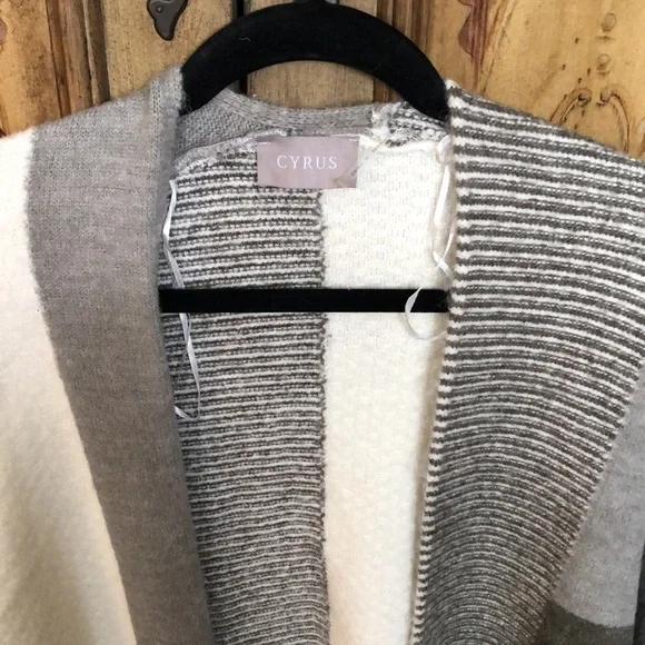 Cyrus Colorblock Cardigan - Picture 3 of 8